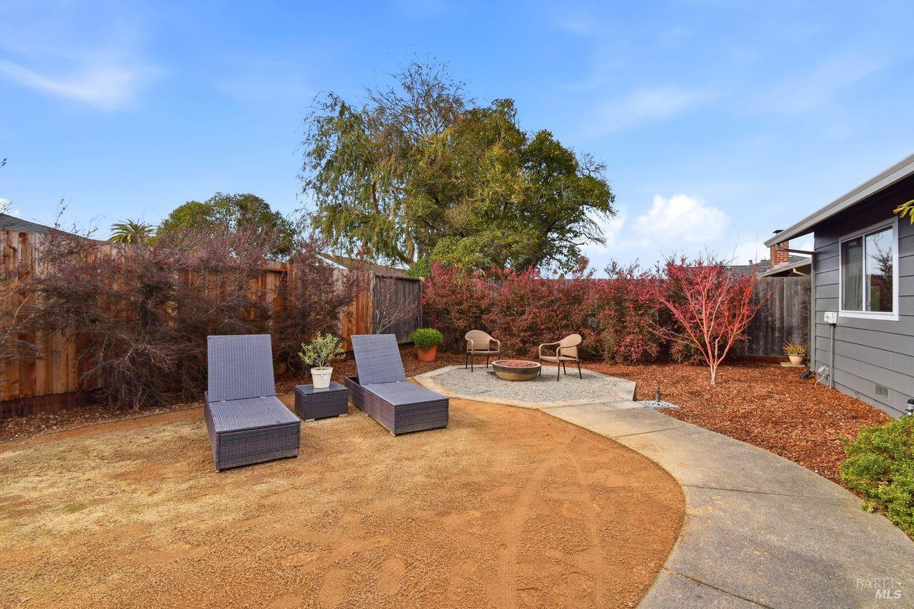 Detail Gallery Image 30 of 37 For 2323 Olympia Dr, Santa Rosa,  CA 95405 - 4 Beds | 2 Baths