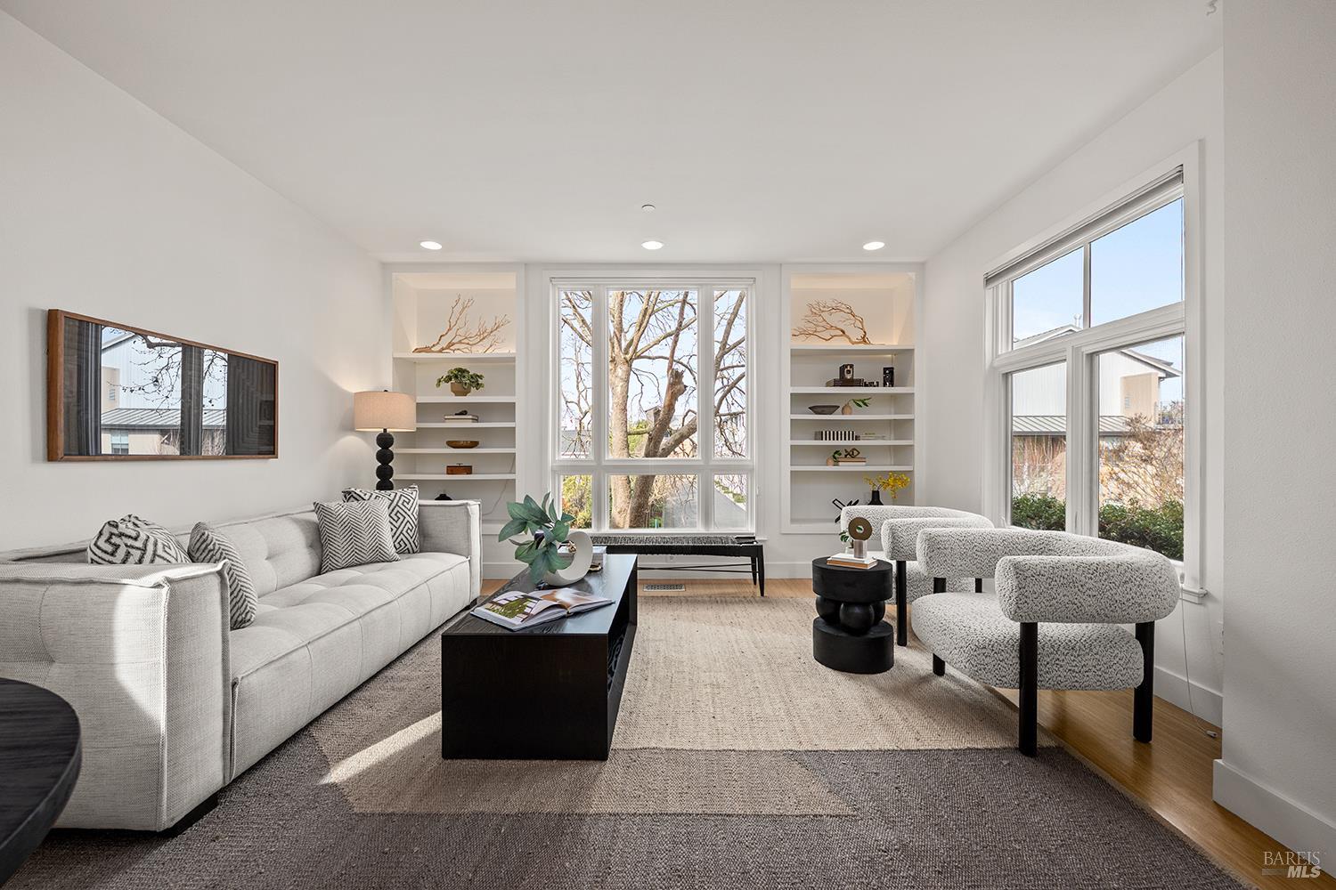 Detail Gallery Image 17 of 56 For 105 G St, Petaluma,  CA 94952 - 3 Beds | 3 Baths