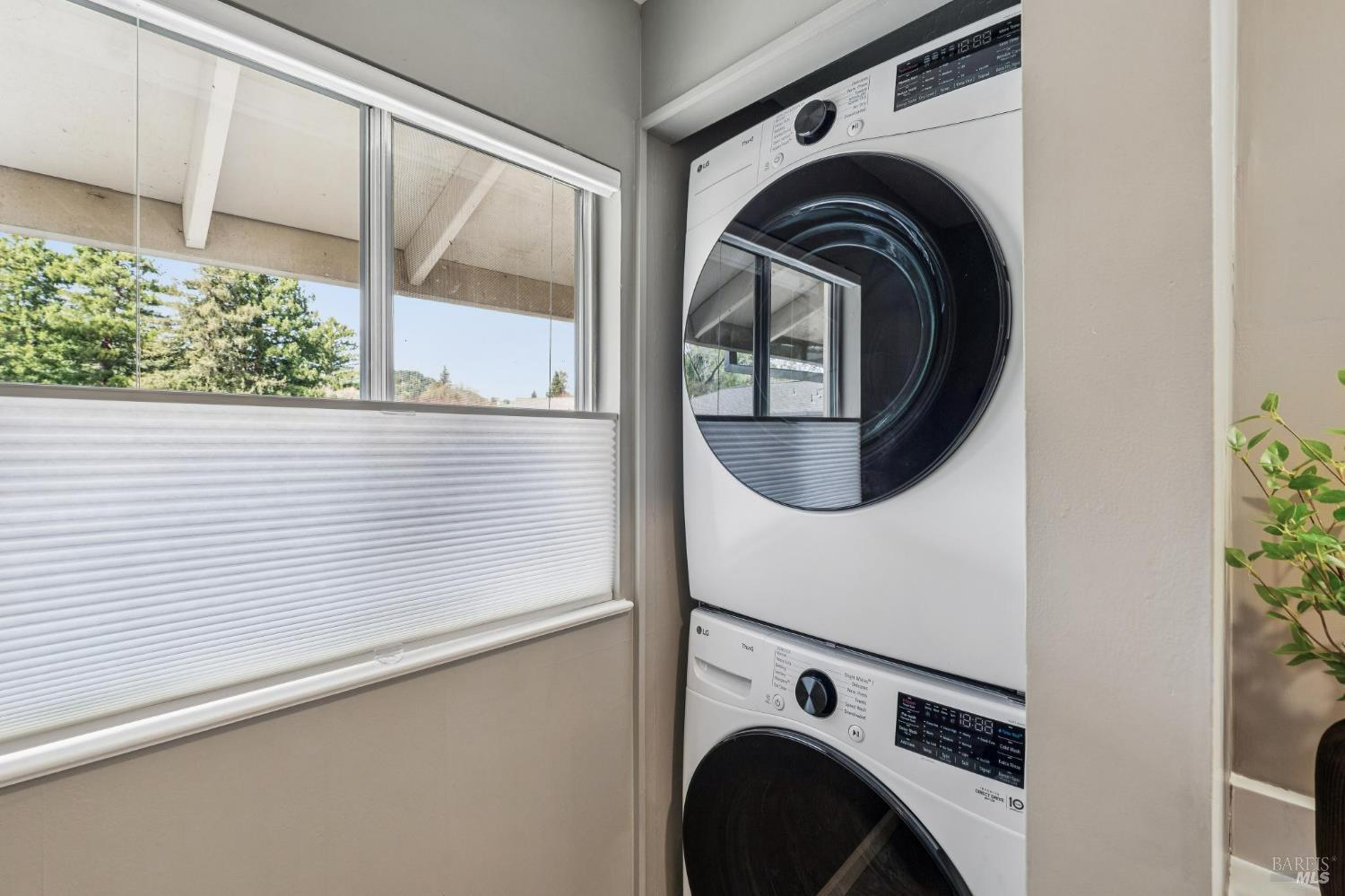 Detail Gallery Image 20 of 28 For 24 Roundtree Blvd, San Rafael,  CA 94903 - 2 Beds | 1/1 Baths