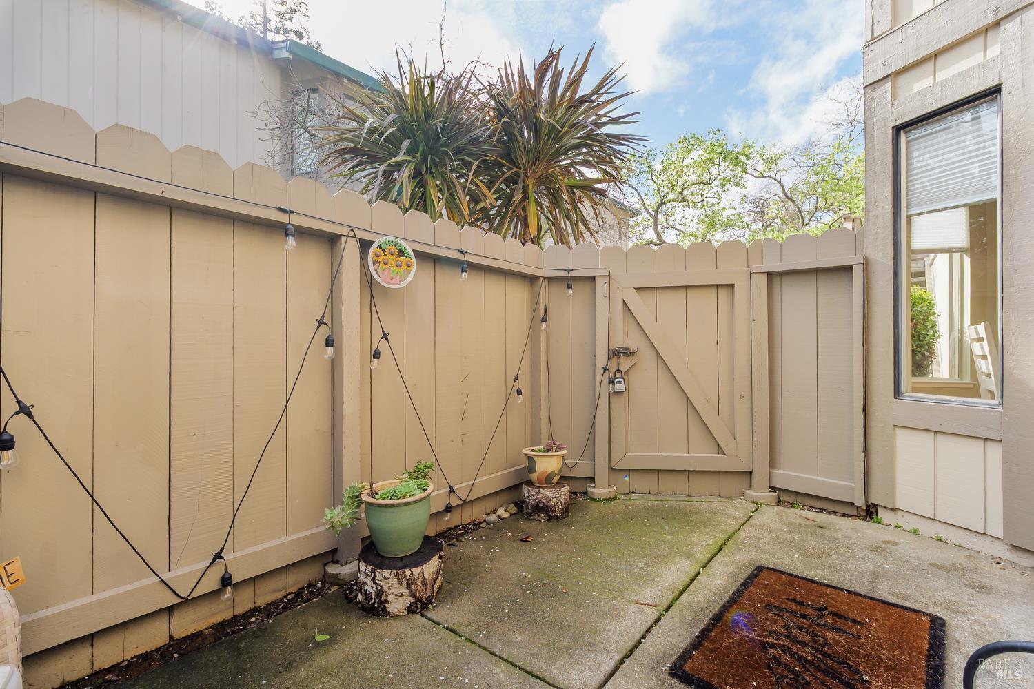 Detail Gallery Image 28 of 30 For 305 Silvio Ln, Novato,  CA 94947 - 2 Beds | 1 Baths