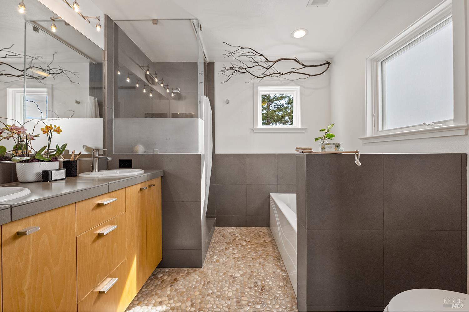 Detail Gallery Image 40 of 56 For 105 G St, Petaluma,  CA 94952 - 3 Beds | 3 Baths