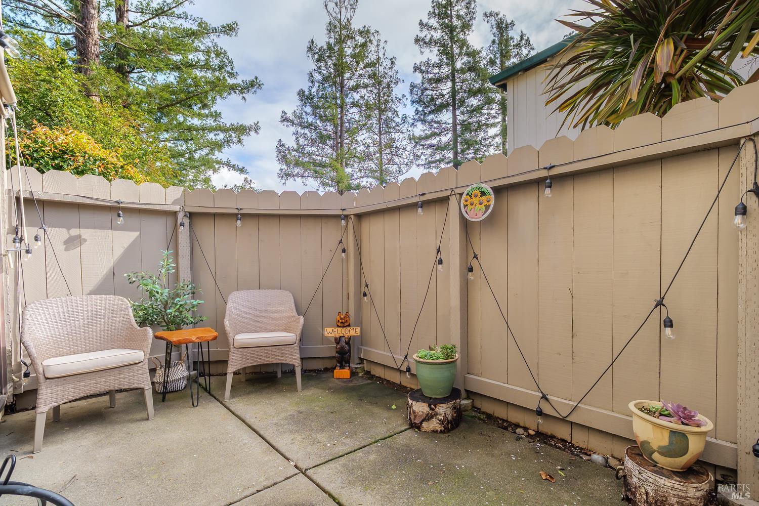 Detail Gallery Image 27 of 30 For 305 Silvio Ln, Novato,  CA 94947 - 2 Beds | 1 Baths