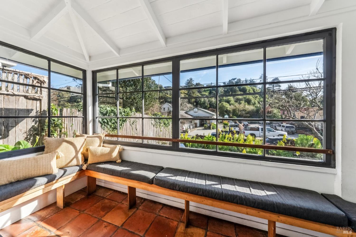 Detail Gallery Image 16 of 47 For 11 Wharf Rd, Bolinas,  CA 94924 - 2 Beds | 2/1 Baths
