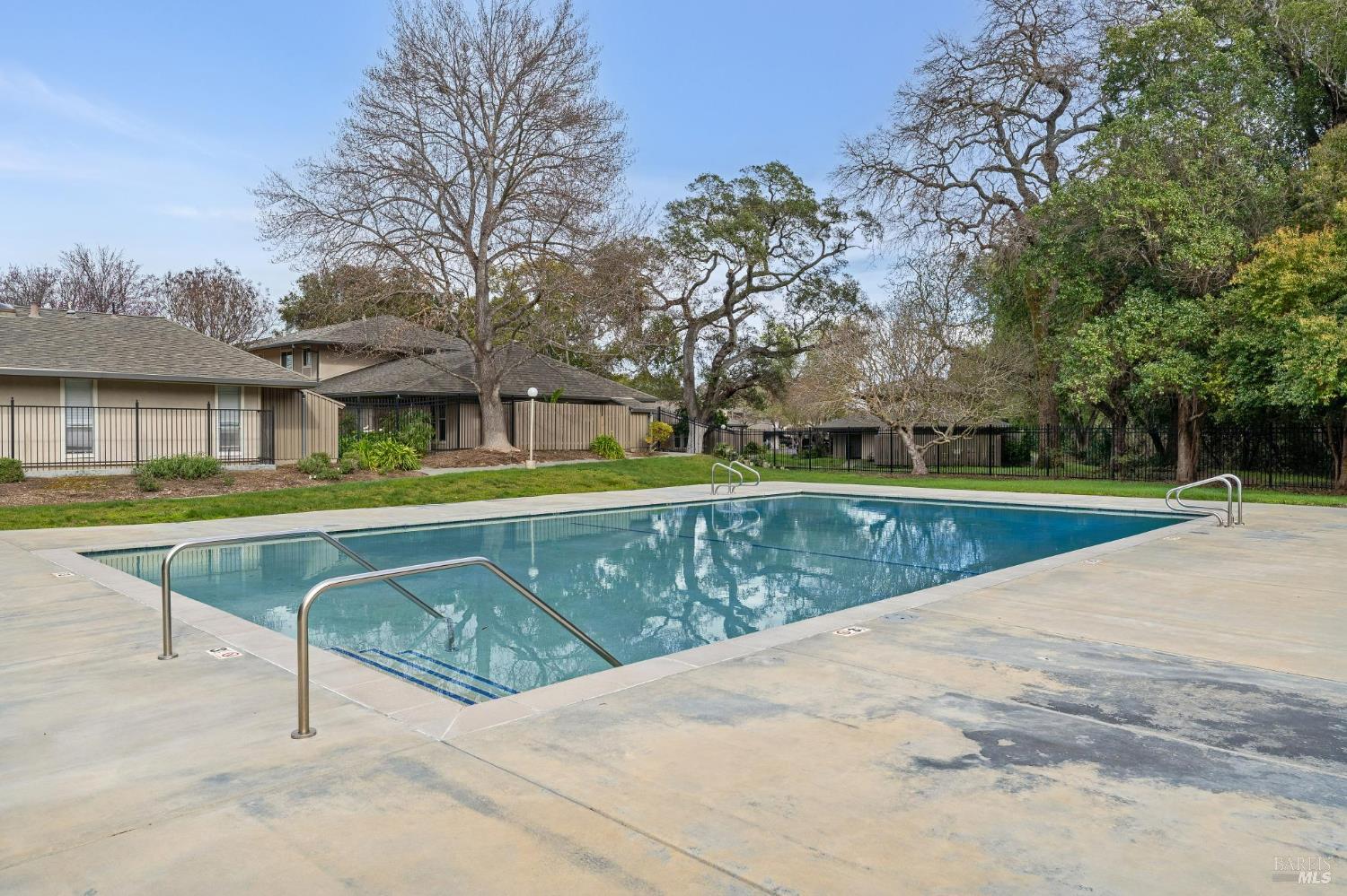 Detail Gallery Image 28 of 28 For 24 Roundtree Blvd, San Rafael,  CA 94903 - 2 Beds | 1/1 Baths