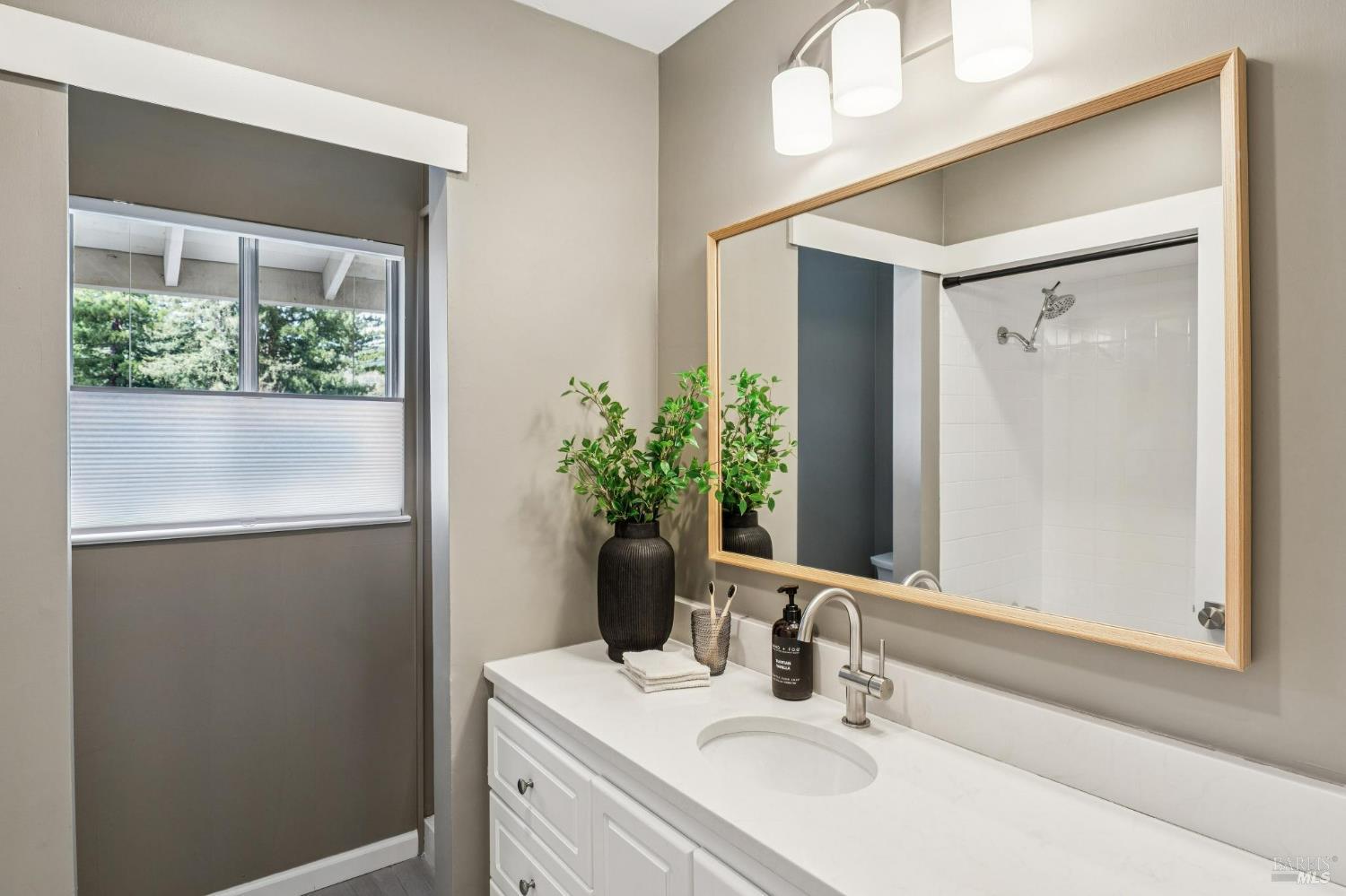 Detail Gallery Image 19 of 28 For 24 Roundtree Blvd, San Rafael,  CA 94903 - 2 Beds | 1/1 Baths