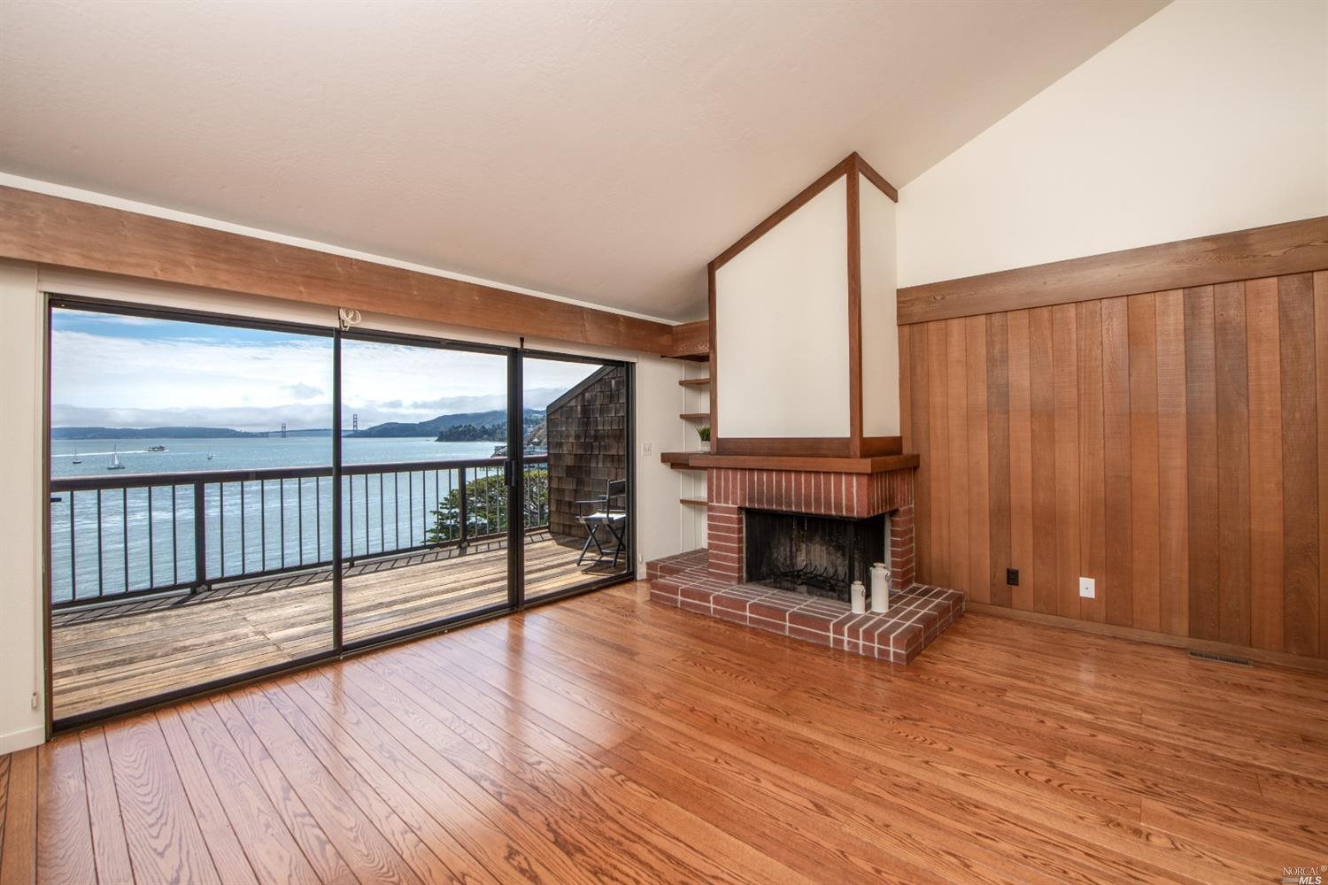 Detail Gallery Image 8 of 33 For 24 Linda Vista Ave, Tiburon,  CA 94920 - 2 Beds | 2/1 Baths