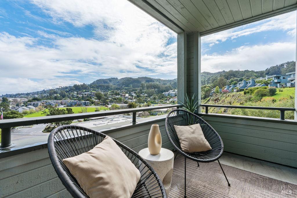Detail Gallery Image 29 of 48 For 91 Stanford Way, Sausalito,  CA 94965 - 2 Beds | 2/1 Baths