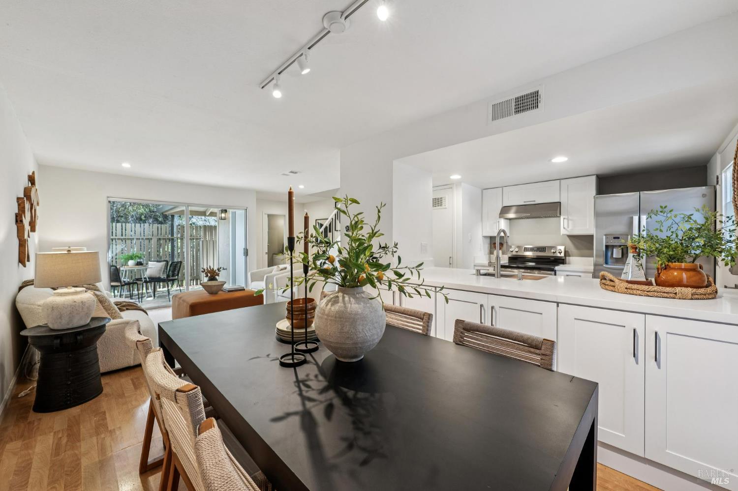 Front Image Thumbnail for BA326013808