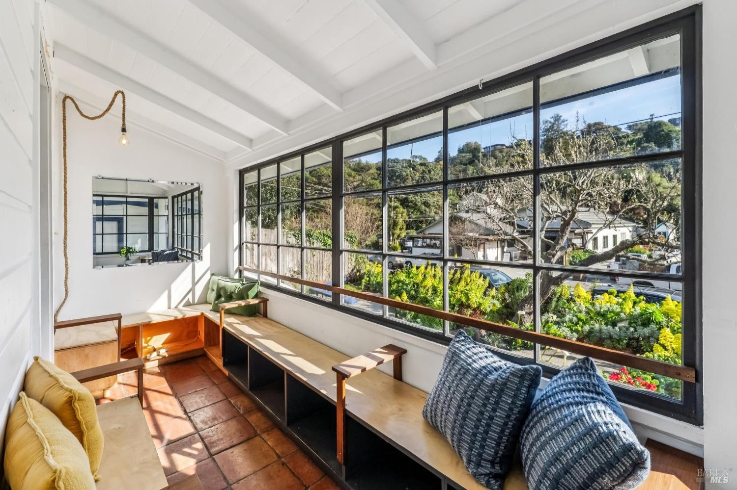 Detail Gallery Image 13 of 47 For 11 Wharf Rd, Bolinas,  CA 94924 - 2 Beds | 2/1 Baths