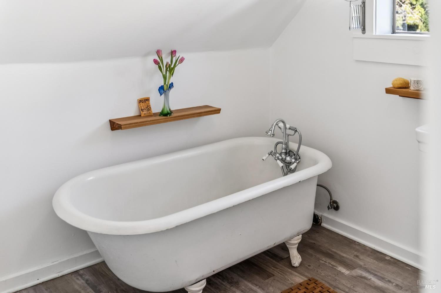 Detail Gallery Image 36 of 47 For 11 Wharf Rd, Bolinas,  CA 94924 - 2 Beds | 2/1 Baths