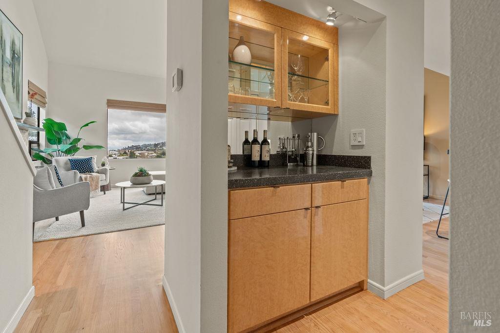 Detail Gallery Image 17 of 48 For 91 Stanford Way, Sausalito,  CA 94965 - 2 Beds | 2/1 Baths