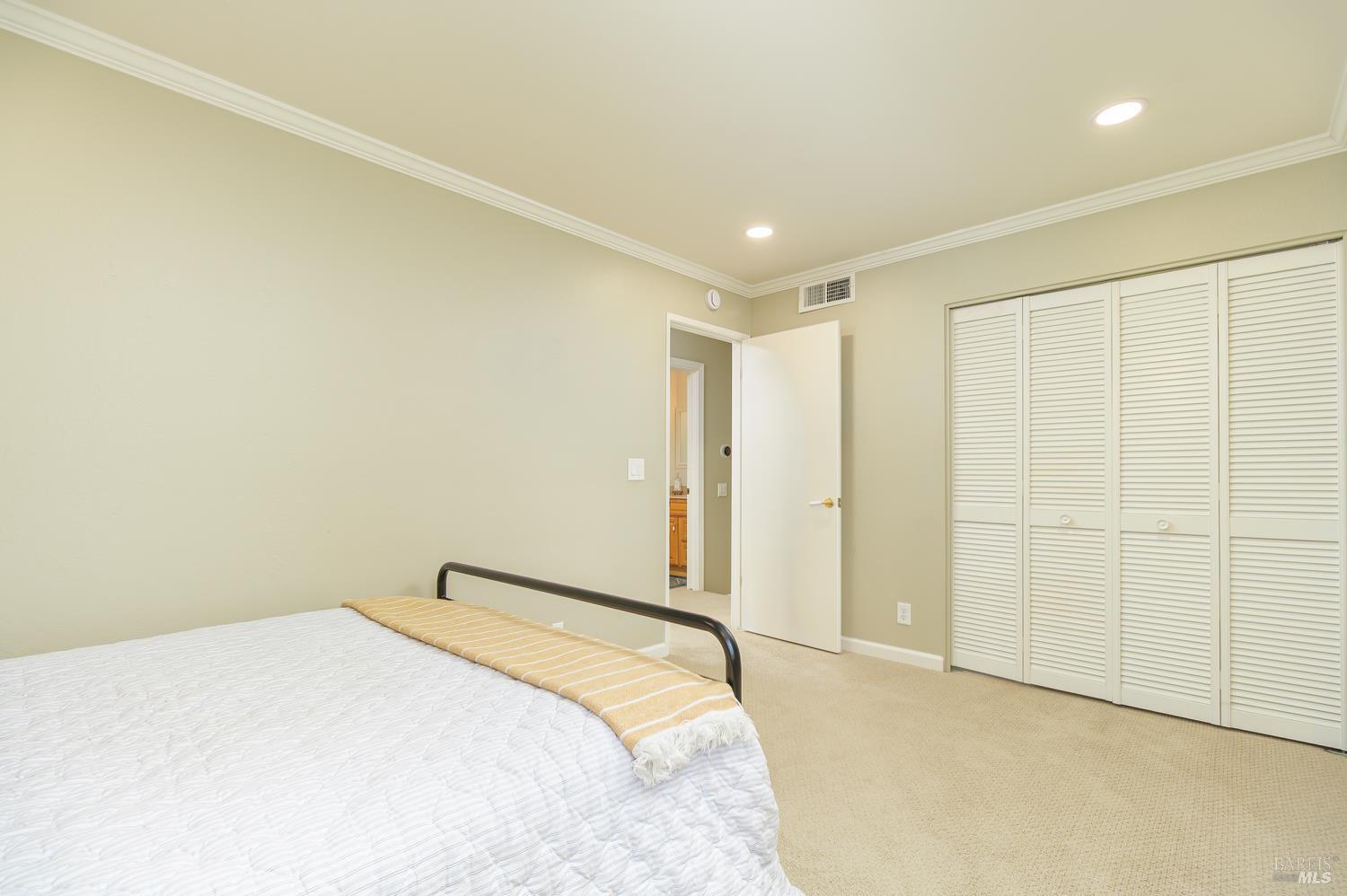 Detail Gallery Image 17 of 30 For 305 Silvio Ln, Novato,  CA 94947 - 2 Beds | 1 Baths
