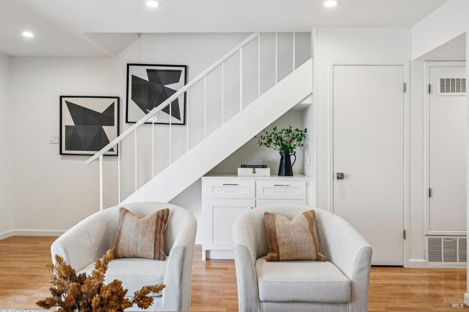 Detail Gallery Image 11 of 28 For 24 Roundtree Blvd, San Rafael,  CA 94903 - 2 Beds | 1/1 Baths