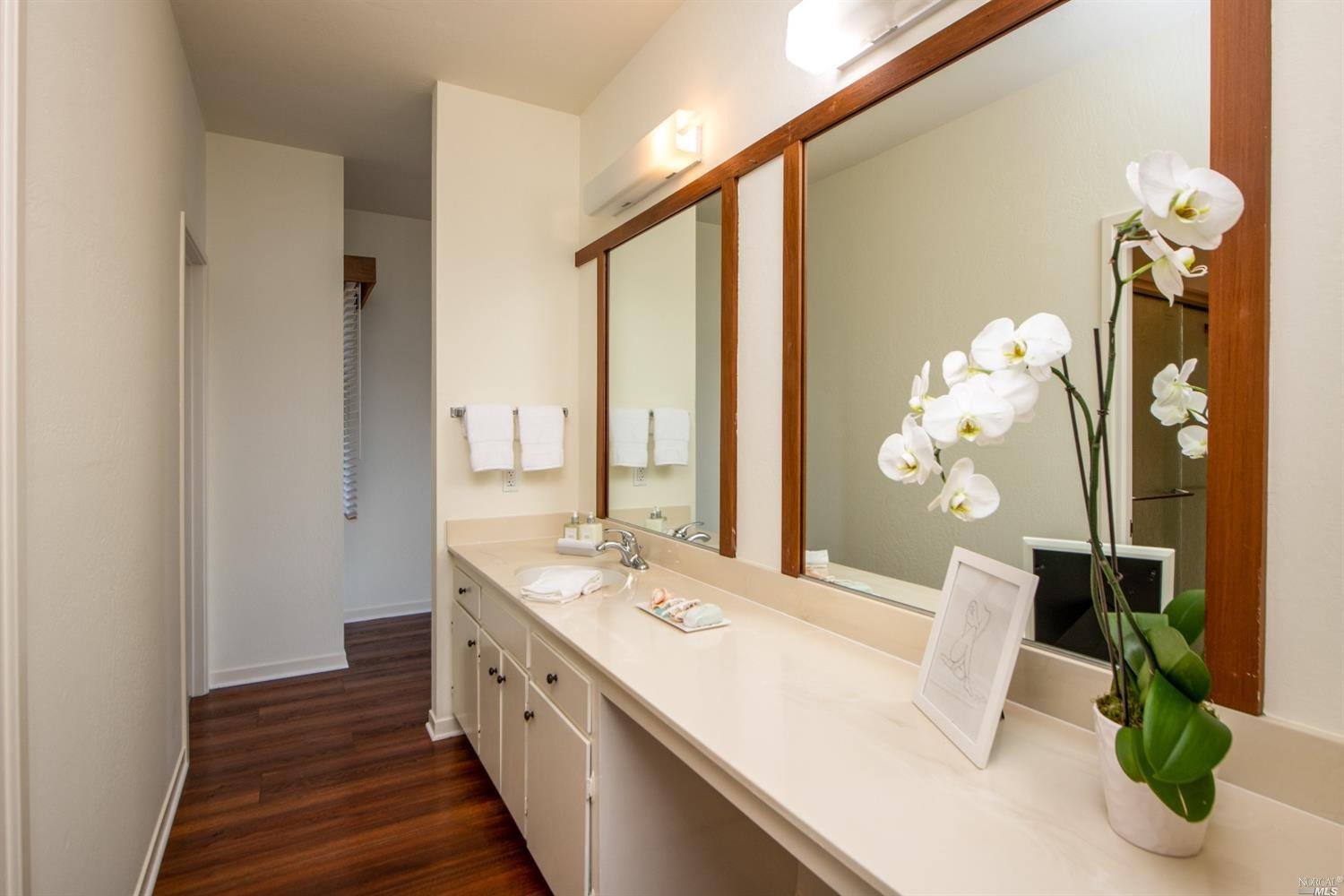 Detail Gallery Image 24 of 33 For 24 Linda Vista Ave, Tiburon,  CA 94920 - 2 Beds | 2/1 Baths