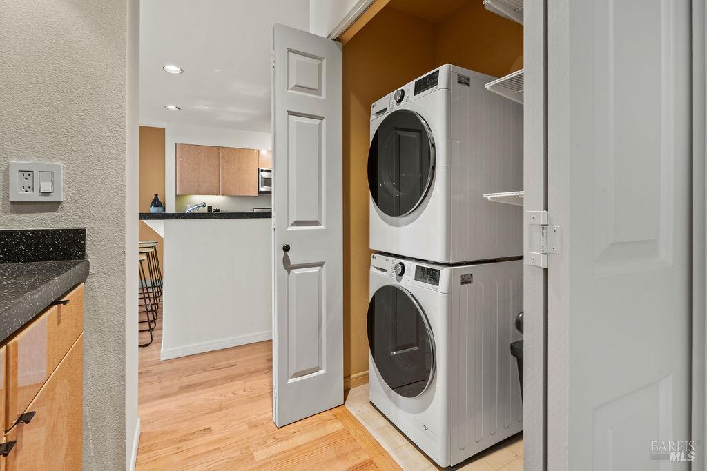 Detail Gallery Image 18 of 48 For 91 Stanford Way, Sausalito,  CA 94965 - 2 Beds | 2/1 Baths