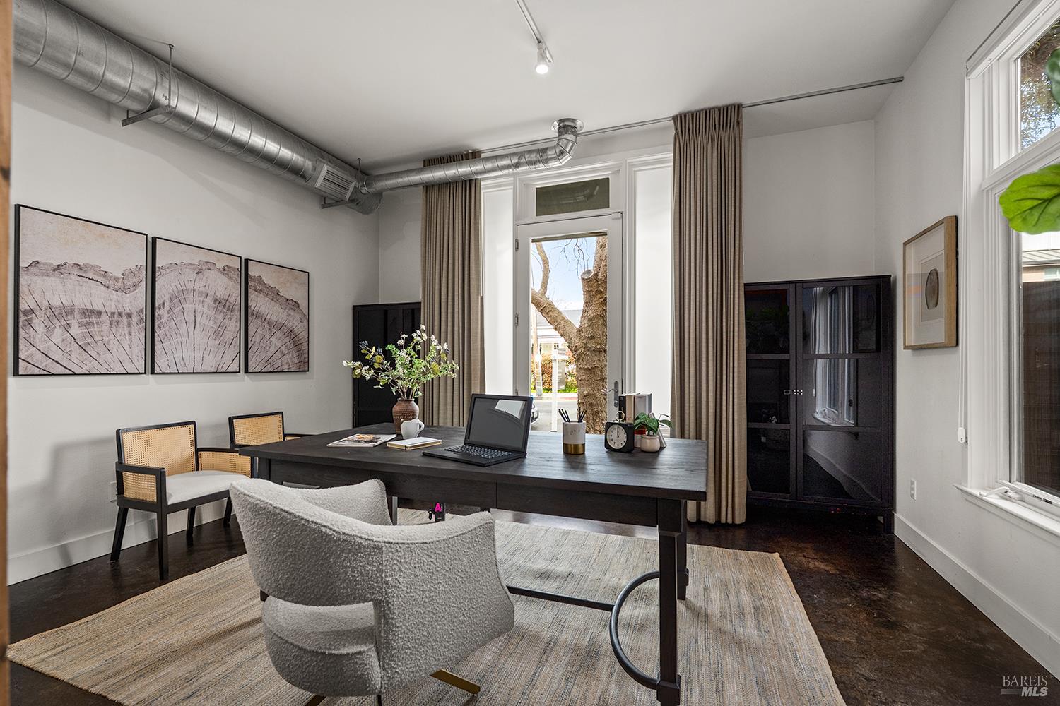 Detail Gallery Image 8 of 56 For 105 G St, Petaluma,  CA 94952 - 3 Beds | 3 Baths