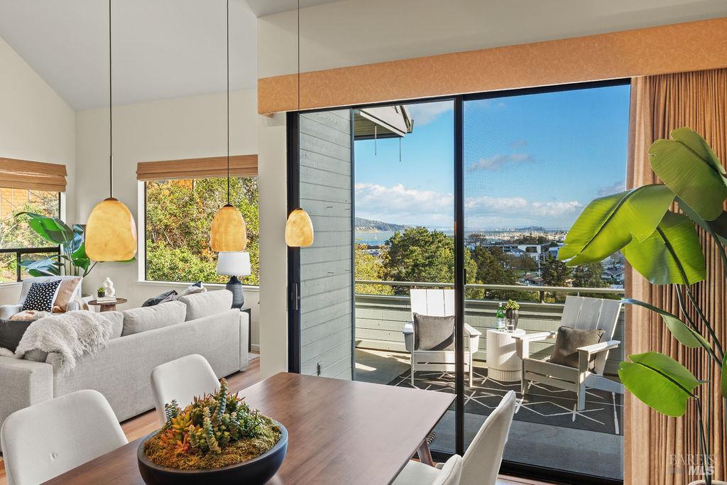 Detail Gallery Image 9 of 48 For 91 Stanford Way, Sausalito,  CA 94965 - 2 Beds | 2/1 Baths