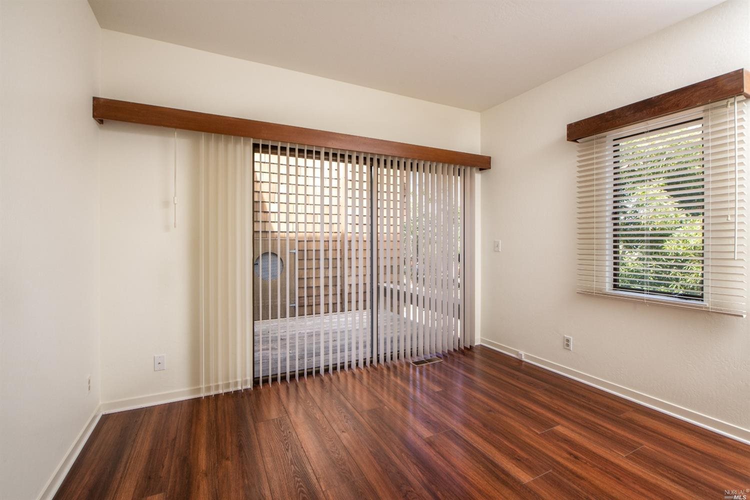 Detail Gallery Image 19 of 33 For 24 Linda Vista Ave, Tiburon,  CA 94920 - 2 Beds | 2/1 Baths