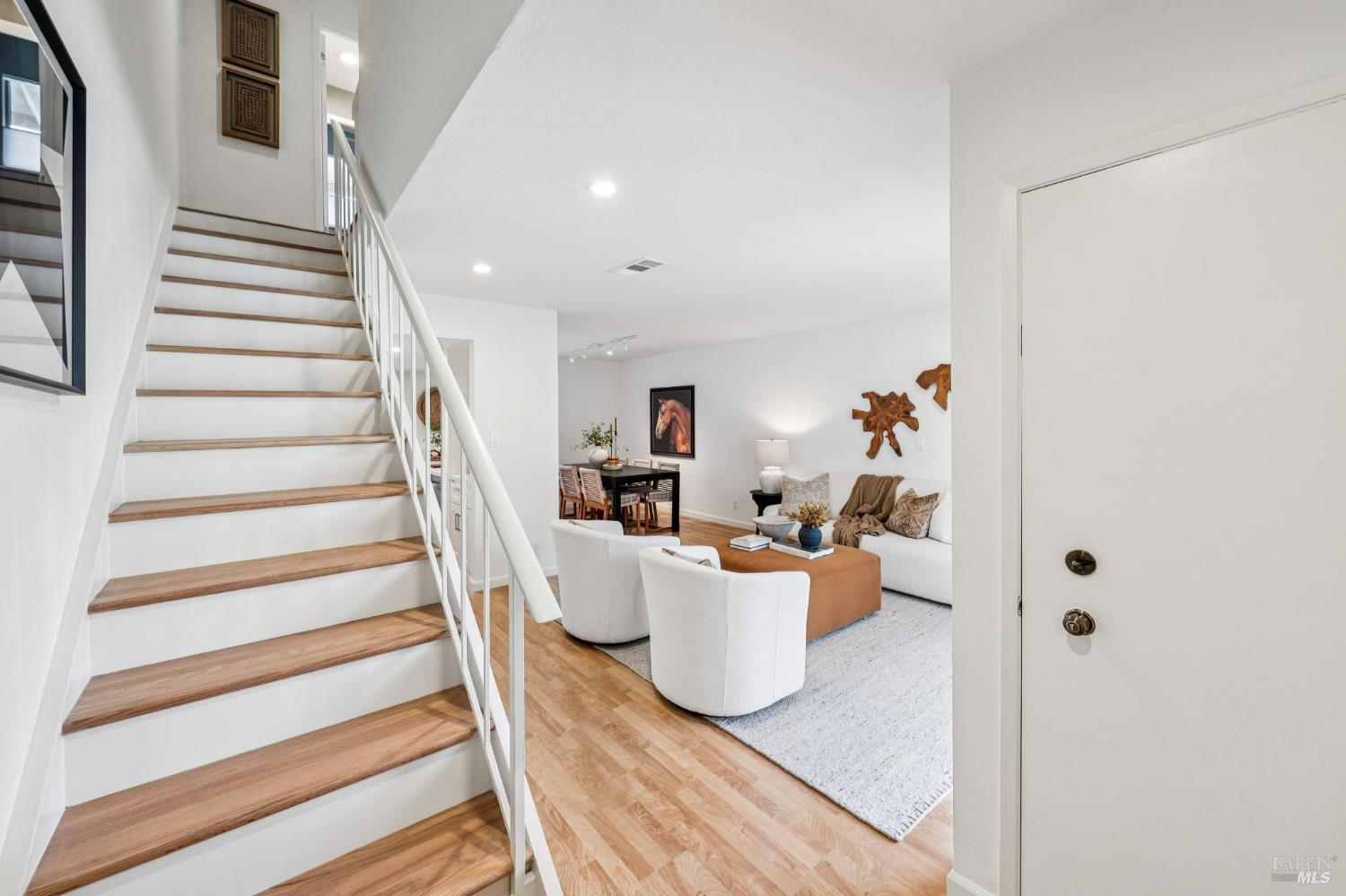 Detail Gallery Image 12 of 28 For 24 Roundtree Blvd, San Rafael,  CA 94903 - 2 Beds | 1/1 Baths