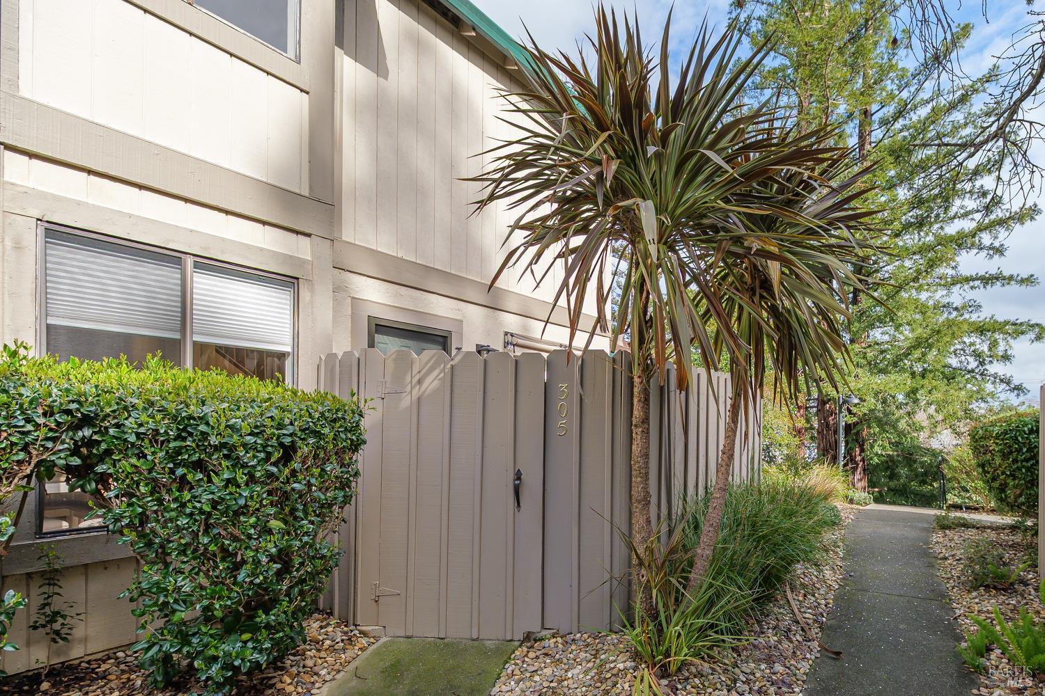 Detail Gallery Image 2 of 30 For 305 Silvio Ln, Novato,  CA 94947 - 2 Beds | 1 Baths