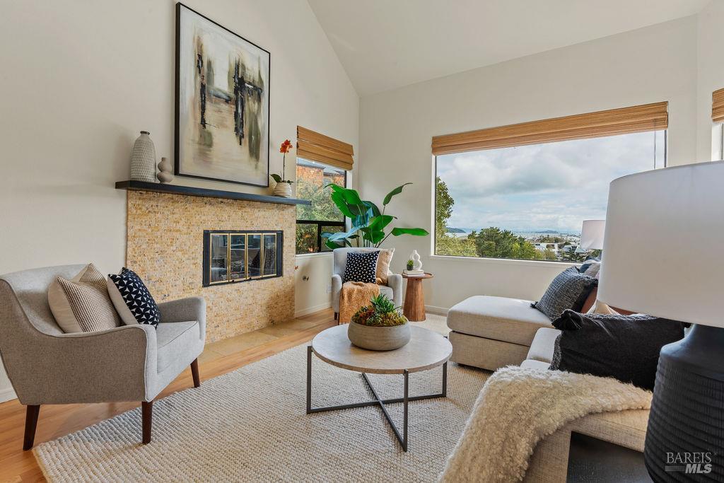 Detail Gallery Image 2 of 48 For 91 Stanford Way, Sausalito,  CA 94965 - 2 Beds | 2/1 Baths