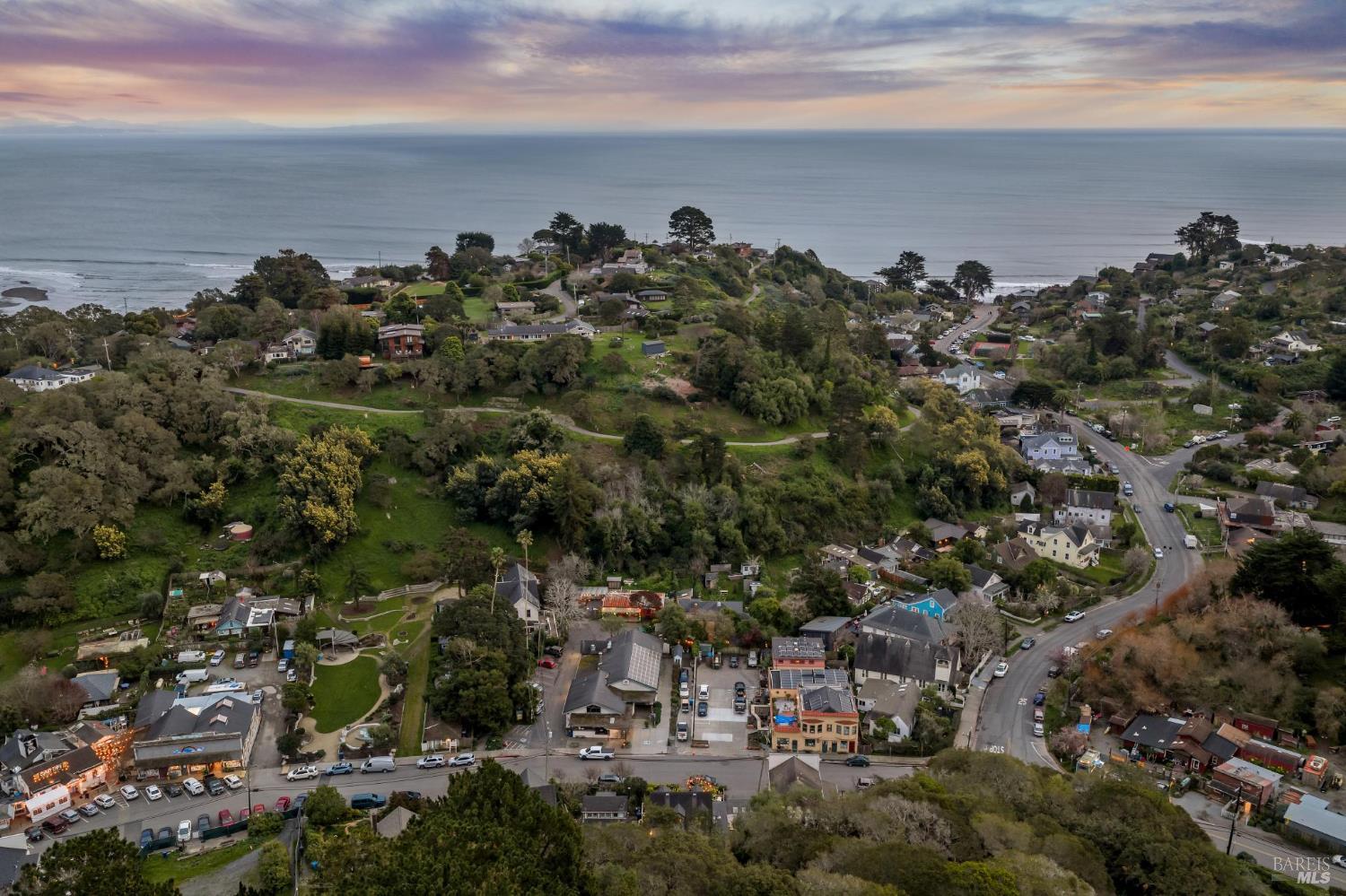 Detail Gallery Image 40 of 47 For 11 Wharf Rd, Bolinas,  CA 94924 - 2 Beds | 2/1 Baths