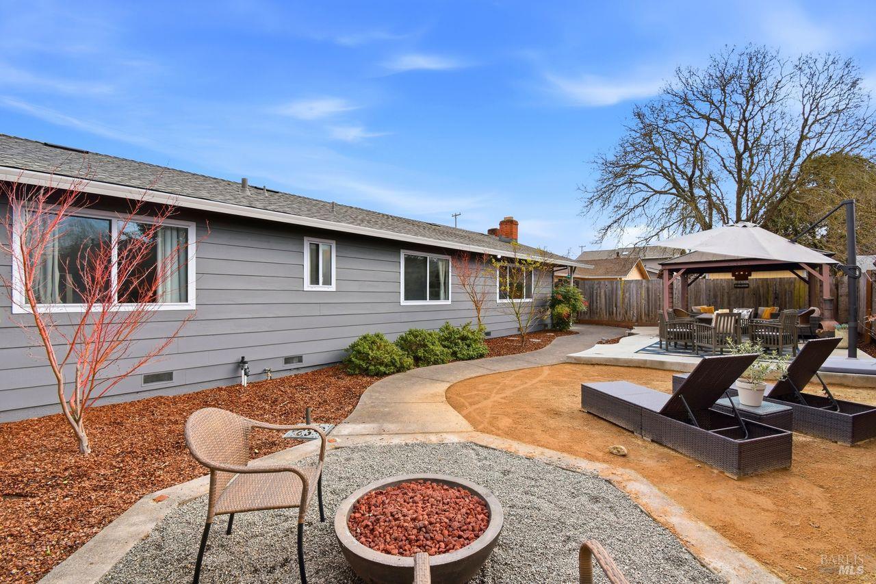 Detail Gallery Image 31 of 37 For 2323 Olympia Dr, Santa Rosa,  CA 95405 - 4 Beds | 2 Baths