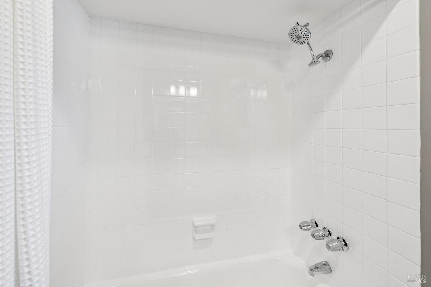 Detail Gallery Image 21 of 28 For 24 Roundtree Blvd, San Rafael,  CA 94903 - 2 Beds | 1/1 Baths