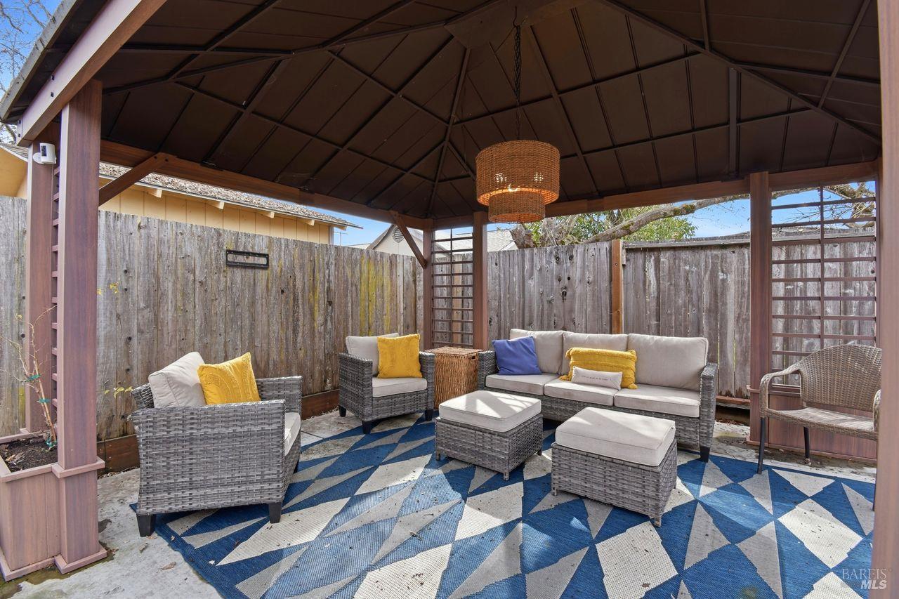 Detail Gallery Image 27 of 37 For 2323 Olympia Dr, Santa Rosa,  CA 95405 - 4 Beds | 2 Baths