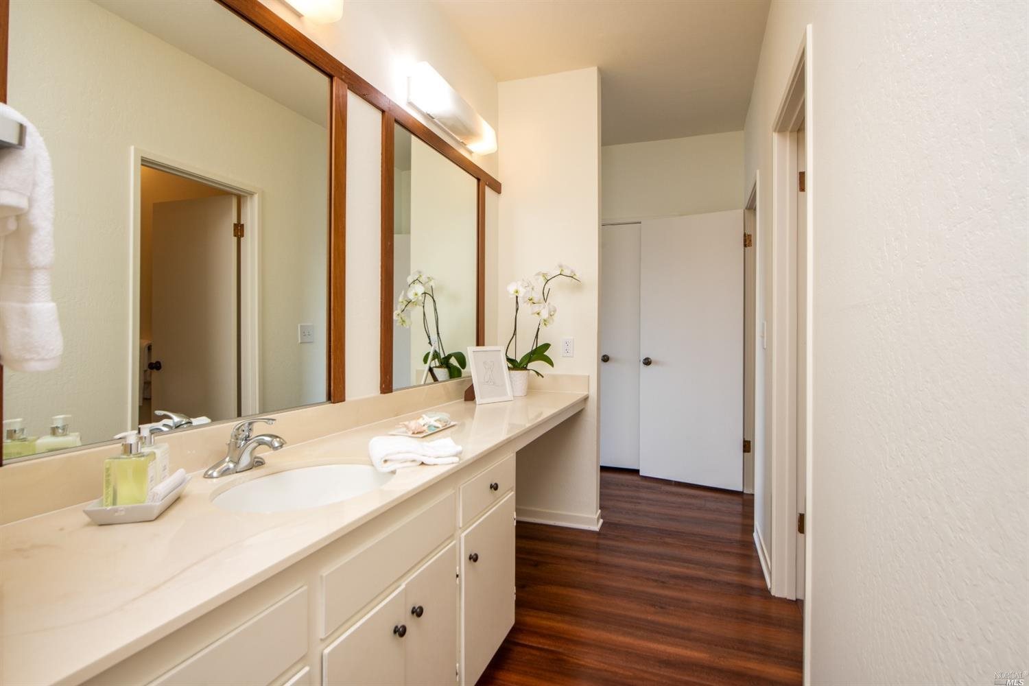 Detail Gallery Image 23 of 33 For 24 Linda Vista Ave, Tiburon,  CA 94920 - 2 Beds | 2/1 Baths