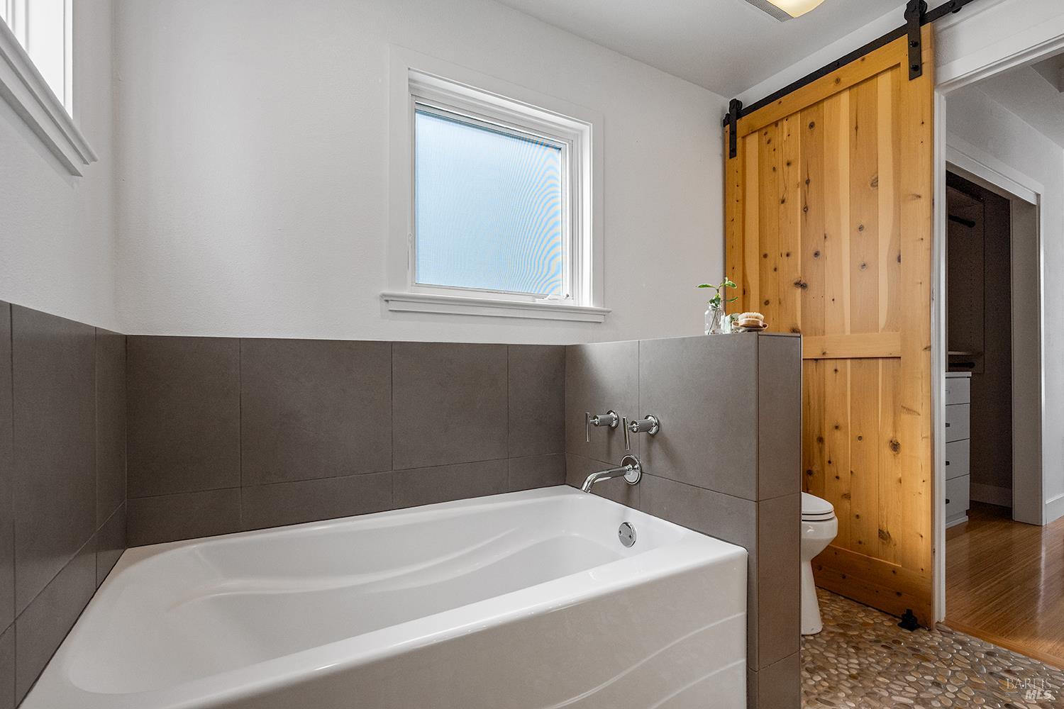 Detail Gallery Image 42 of 56 For 105 G St, Petaluma,  CA 94952 - 3 Beds | 3 Baths