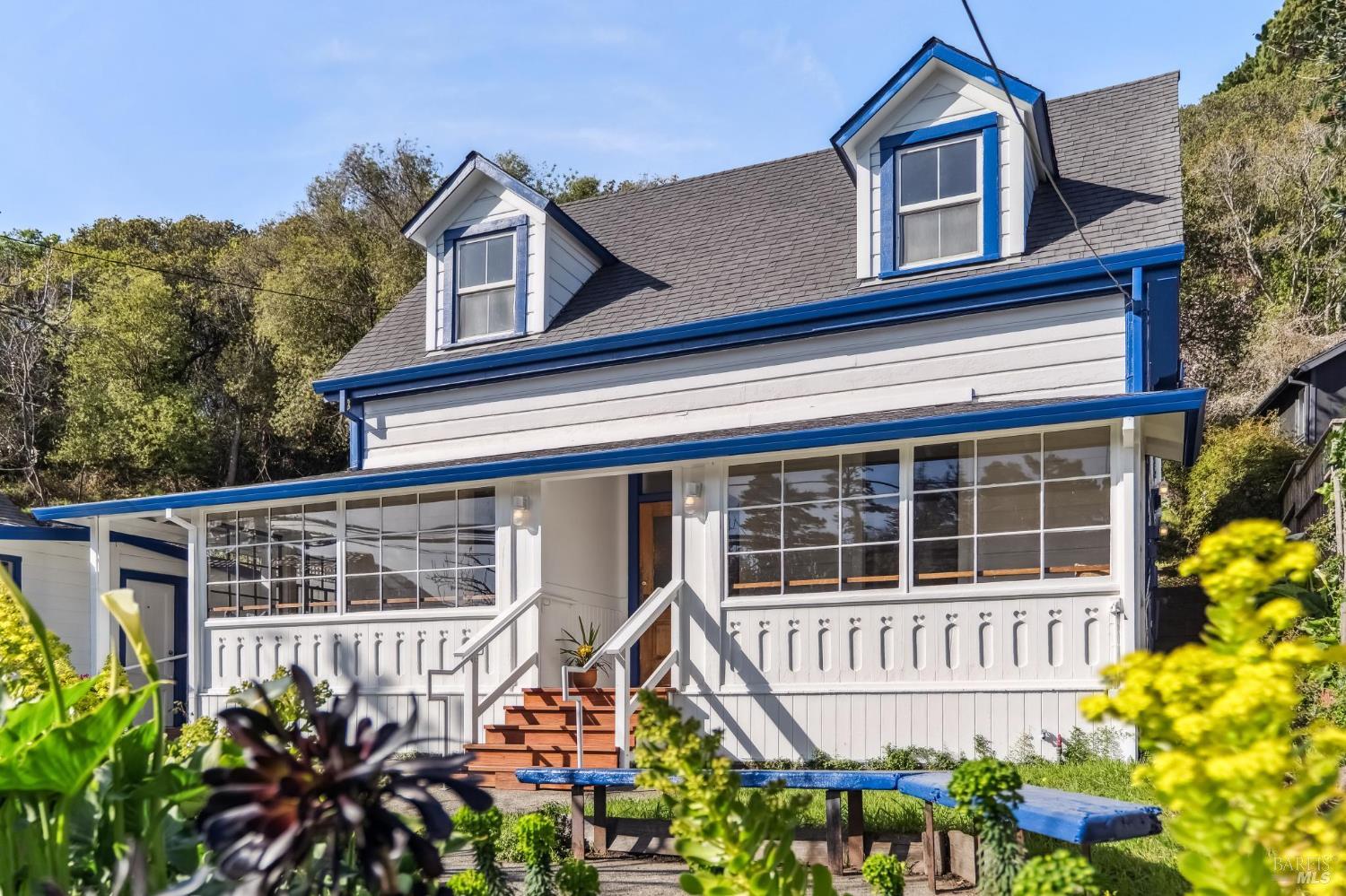 Detail Gallery Image 3 of 47 For 11 Wharf Rd, Bolinas,  CA 94924 - 2 Beds | 2/1 Baths