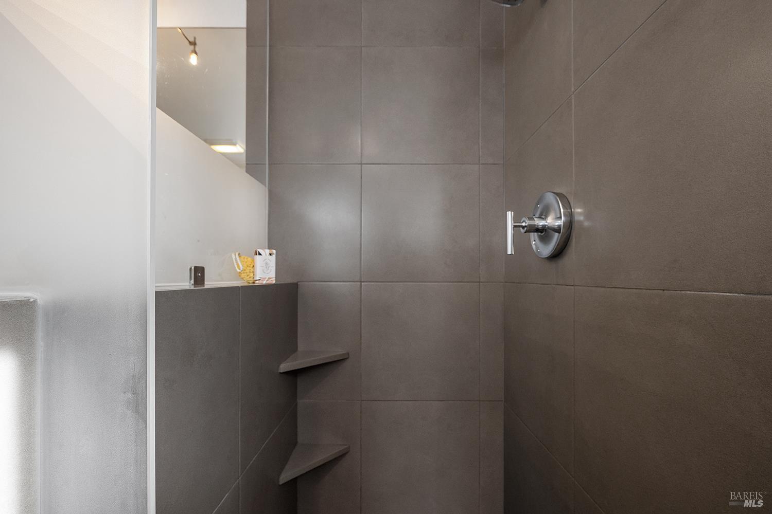 Detail Gallery Image 41 of 56 For 105 G St, Petaluma,  CA 94952 - 3 Beds | 3 Baths