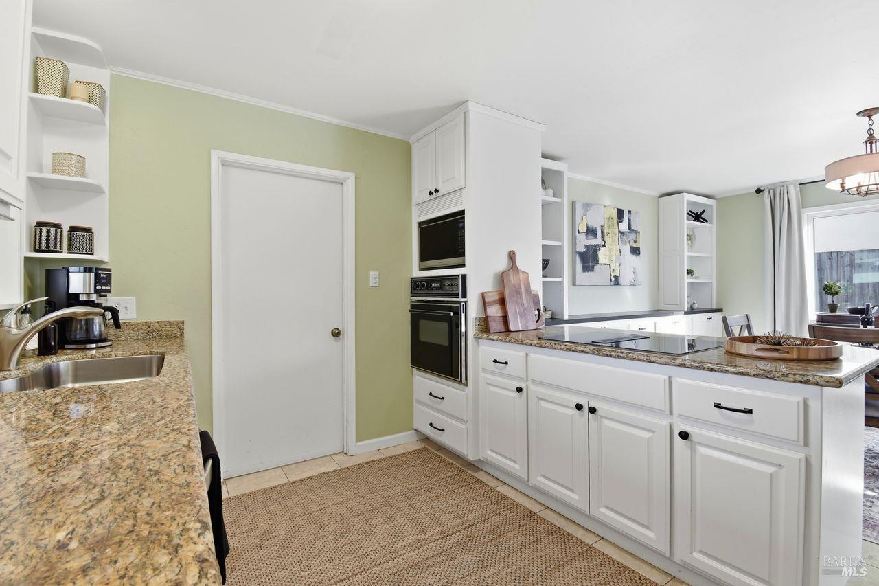 Detail Gallery Image 9 of 37 For 2323 Olympia Dr, Santa Rosa,  CA 95405 - 4 Beds | 2 Baths