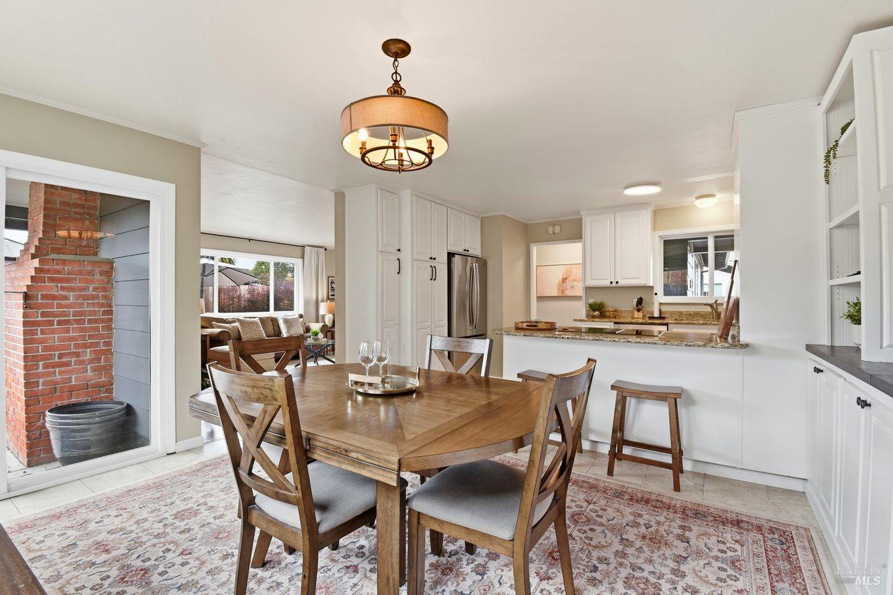 Detail Gallery Image 14 of 37 For 2323 Olympia Dr, Santa Rosa,  CA 95405 - 4 Beds | 2 Baths