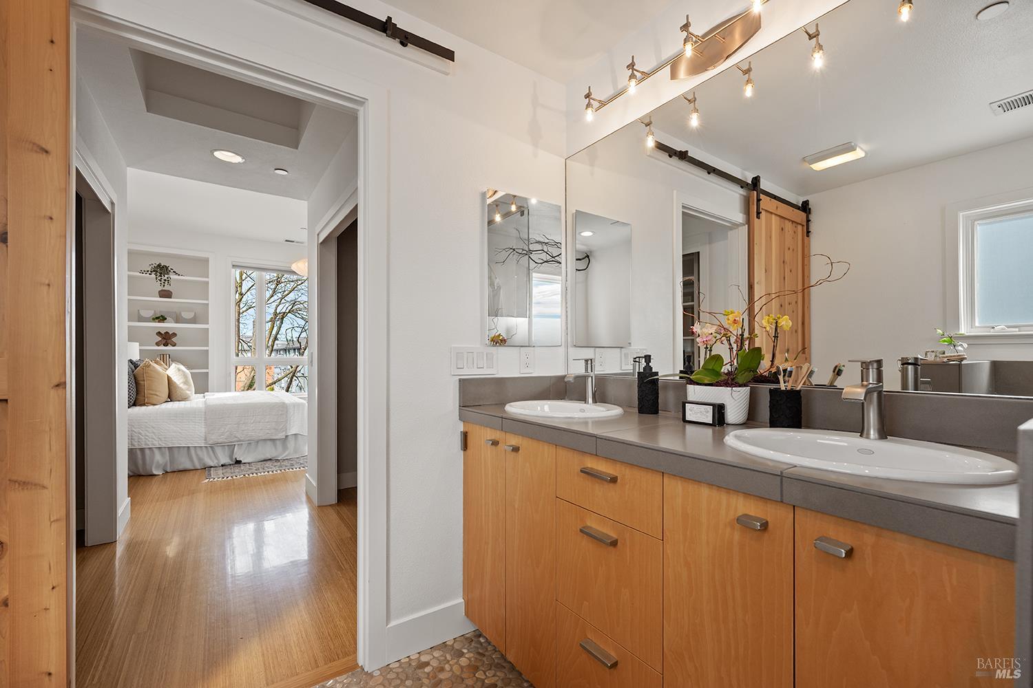 Detail Gallery Image 43 of 56 For 105 G St, Petaluma,  CA 94952 - 3 Beds | 3 Baths