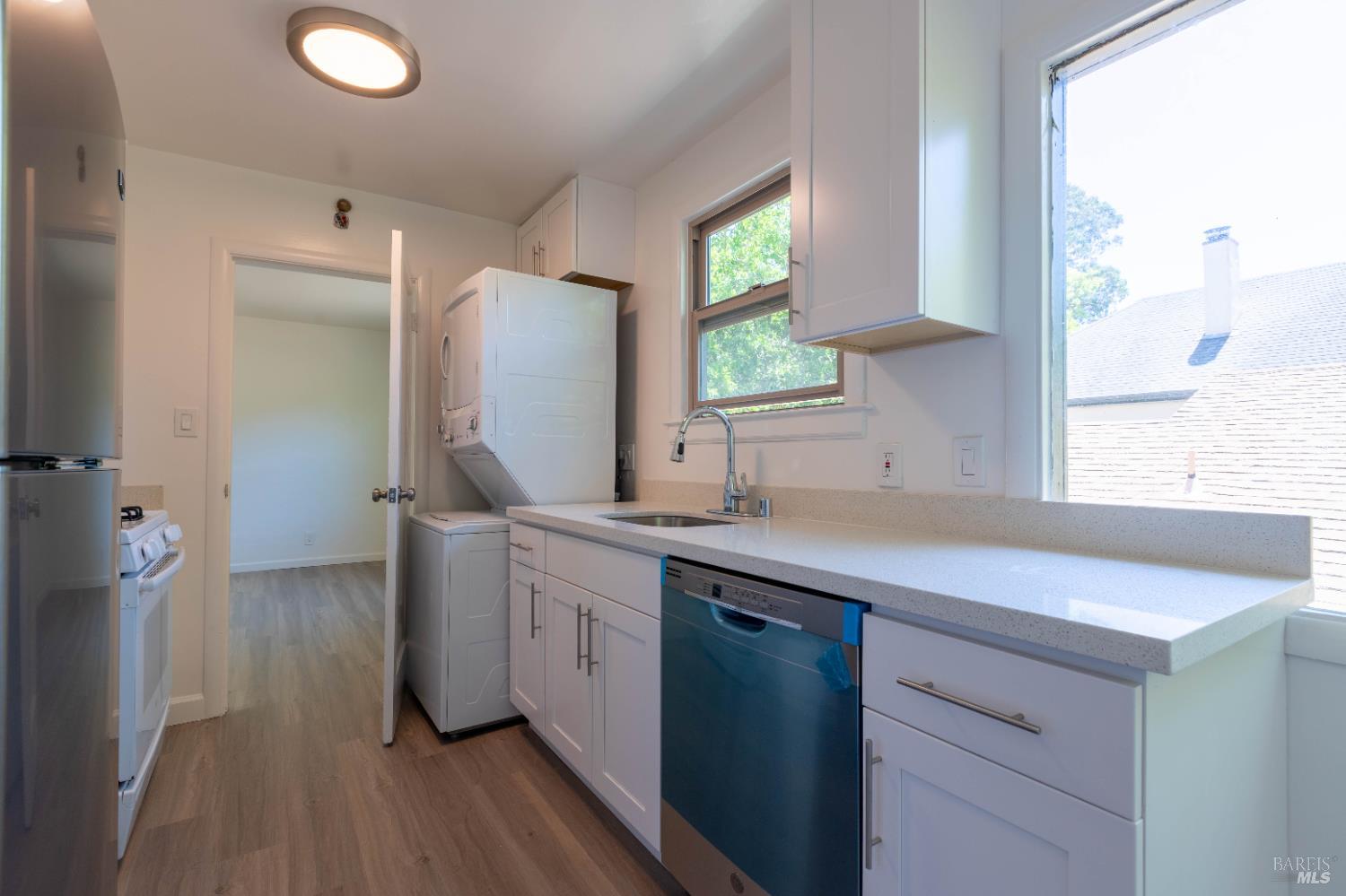 Detail Gallery Image 2 of 11 For Address Is Not Disclosed, San Rafael,  CA 94901 - 2 Beds | 1 Baths