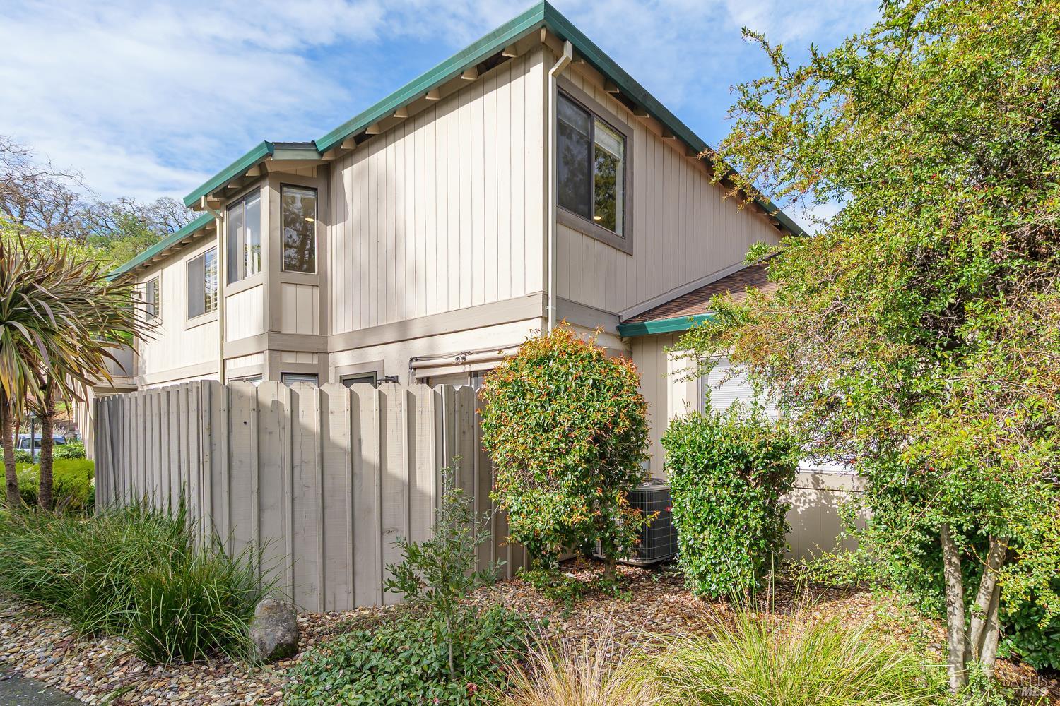 Detail Gallery Image 29 of 30 For 305 Silvio Ln, Novato,  CA 94947 - 2 Beds | 1 Baths