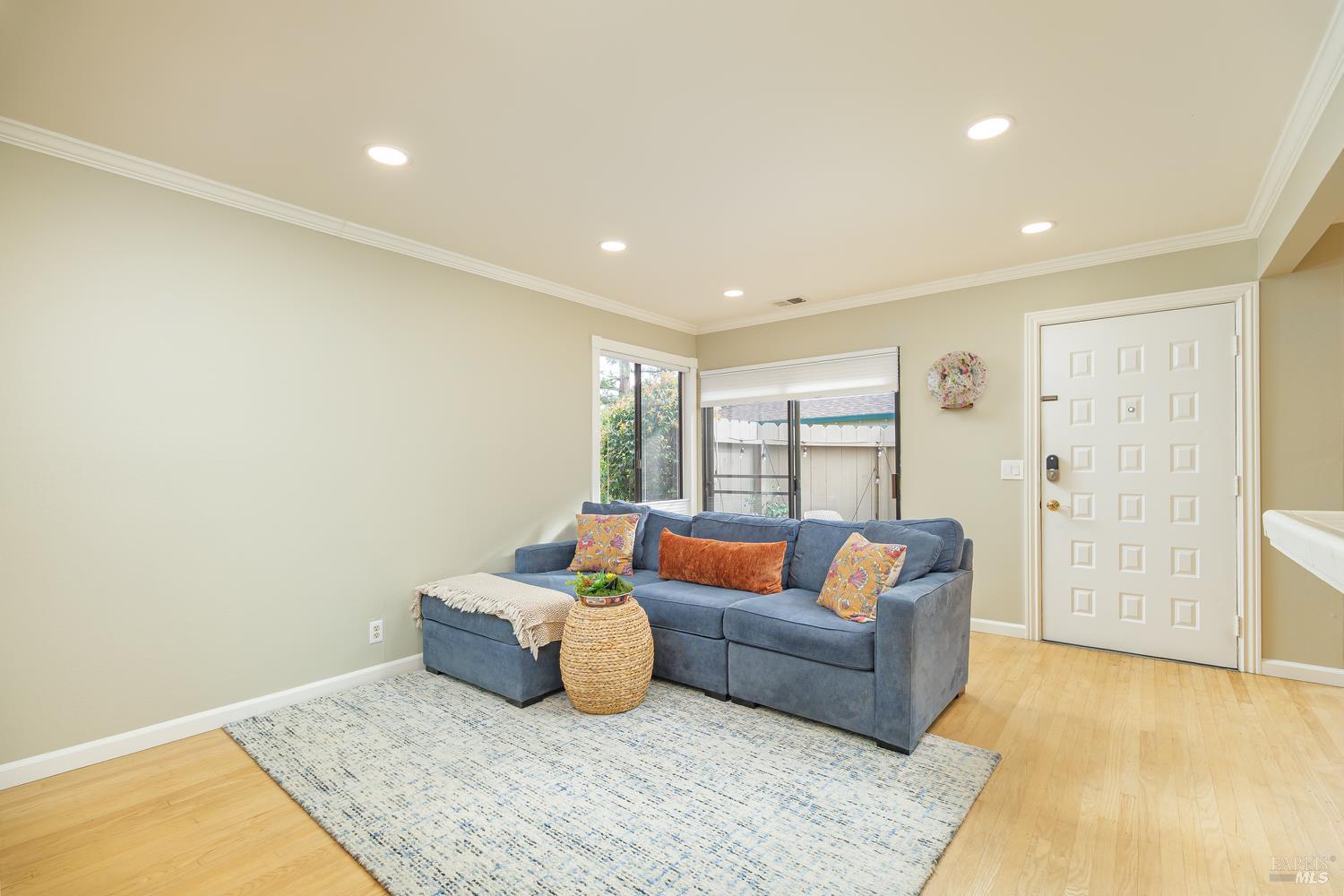 Detail Gallery Image 10 of 30 For 305 Silvio Ln, Novato,  CA 94947 - 2 Beds | 1 Baths