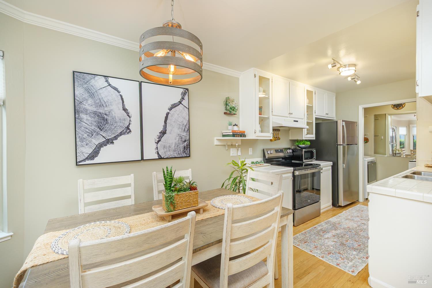 Detail Gallery Image 6 of 30 For 305 Silvio Ln, Novato,  CA 94947 - 2 Beds | 1 Baths