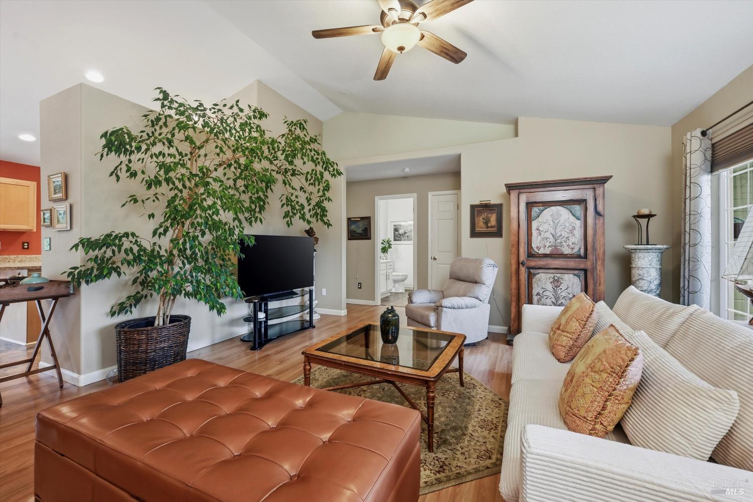 Detail Gallery Image 2 of 27 For 19072 Hidden Valley Rd, Hidden Valley Lake,  CA 95467 - 3 Beds | 2 Baths