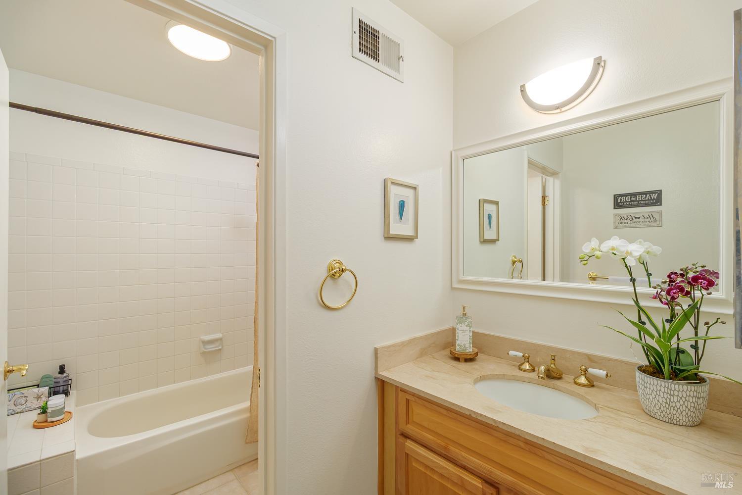 Detail Gallery Image 19 of 30 For 305 Silvio Ln, Novato,  CA 94947 - 2 Beds | 1 Baths