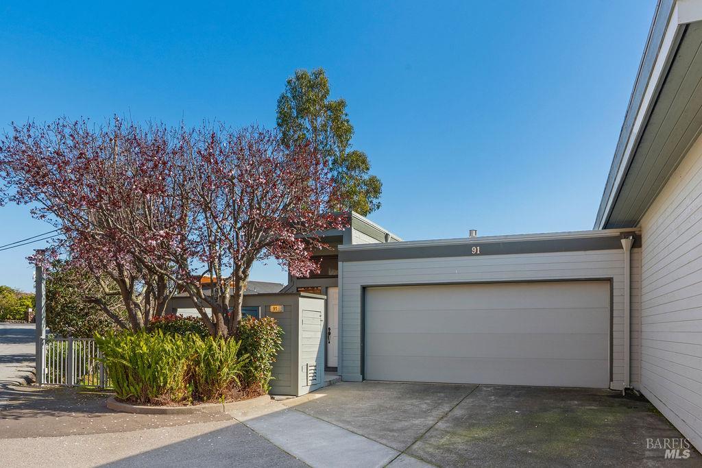 Detail Gallery Image 43 of 48 For 91 Stanford Way, Sausalito,  CA 94965 - 2 Beds | 2/1 Baths