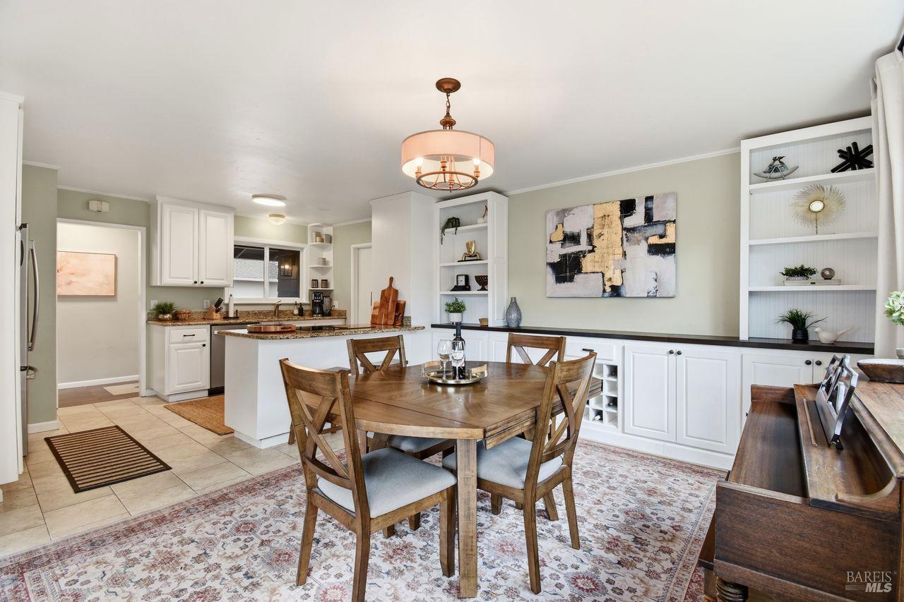 Detail Gallery Image 8 of 37 For 2323 Olympia Dr, Santa Rosa,  CA 95405 - 4 Beds | 2 Baths