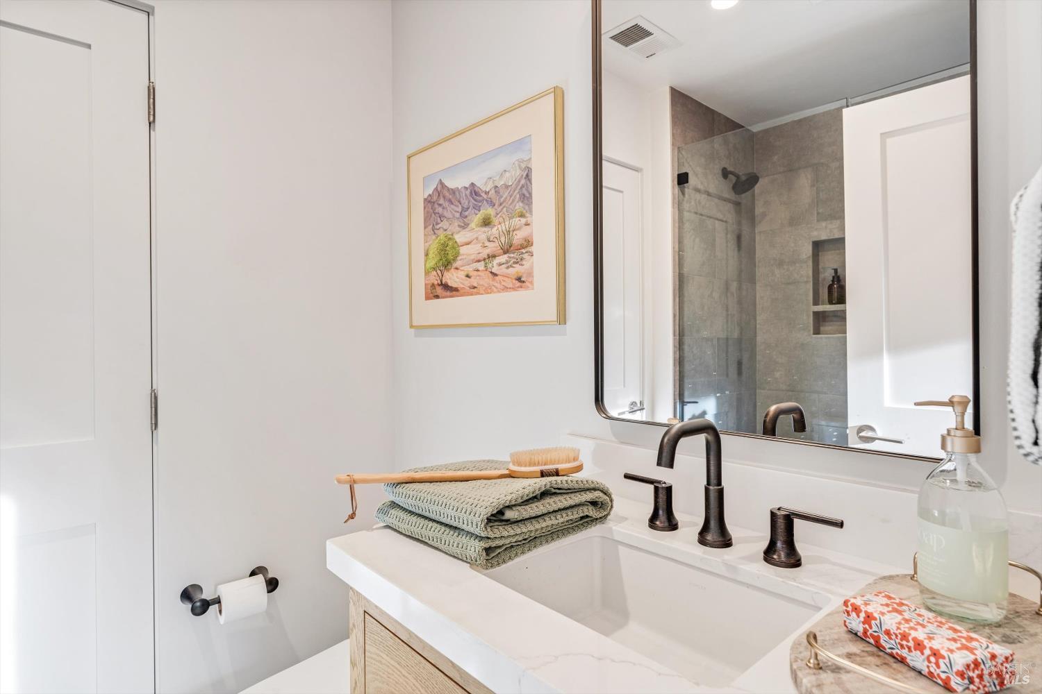 Detail Gallery Image 21 of 36 For 532 Grove St, Healdsburg,  CA 95448 - 2 Beds | 1/1 Baths
