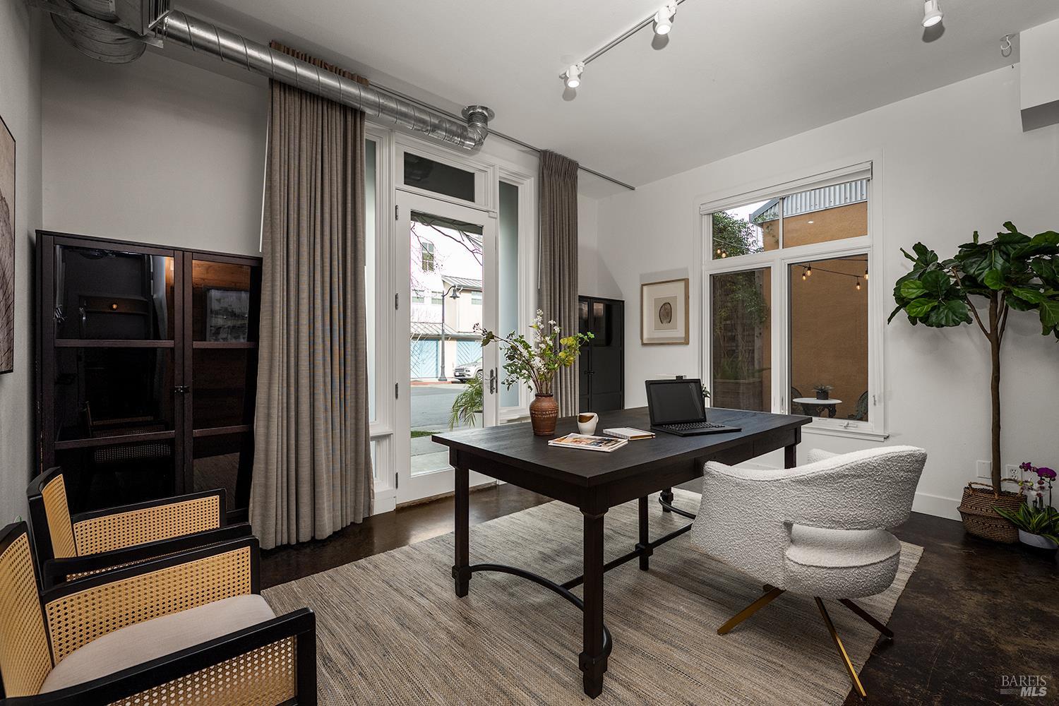 Detail Gallery Image 9 of 56 For 105 G St, Petaluma,  CA 94952 - 3 Beds | 3 Baths