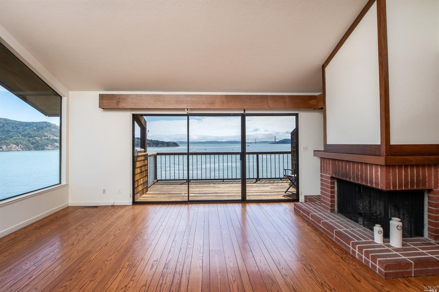 Detail Gallery Image 6 of 33 For 24 Linda Vista Ave, Tiburon,  CA 94920 - 2 Beds | 2/1 Baths