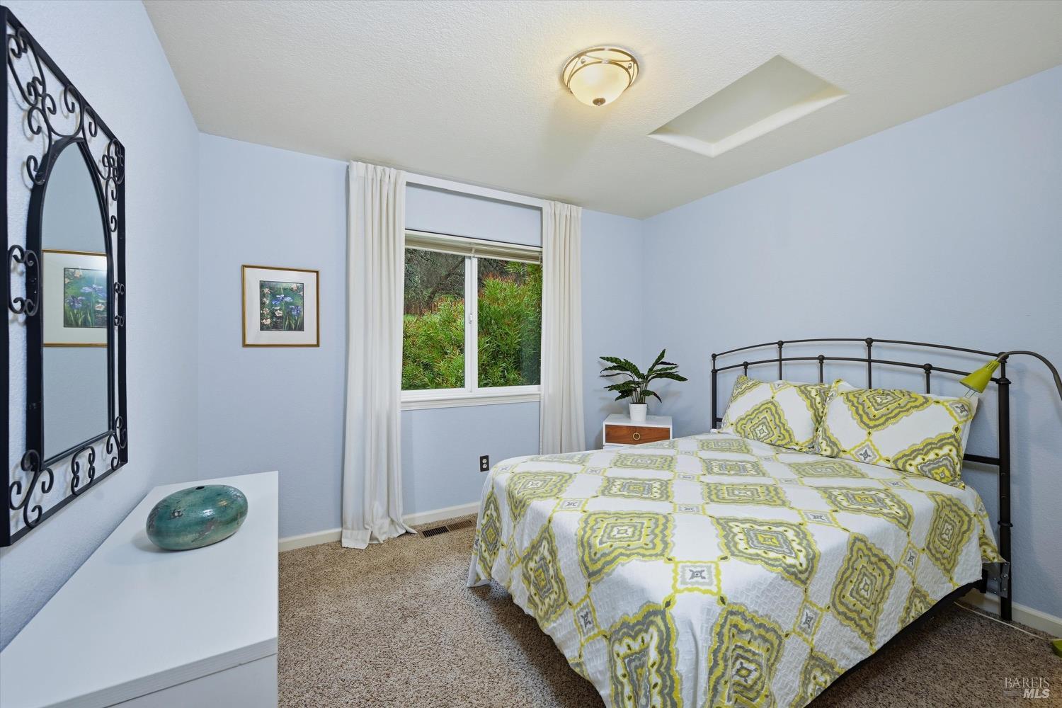 Detail Gallery Image 14 of 27 For 19072 Hidden Valley Rd, Hidden Valley Lake,  CA 95467 - 3 Beds | 2 Baths