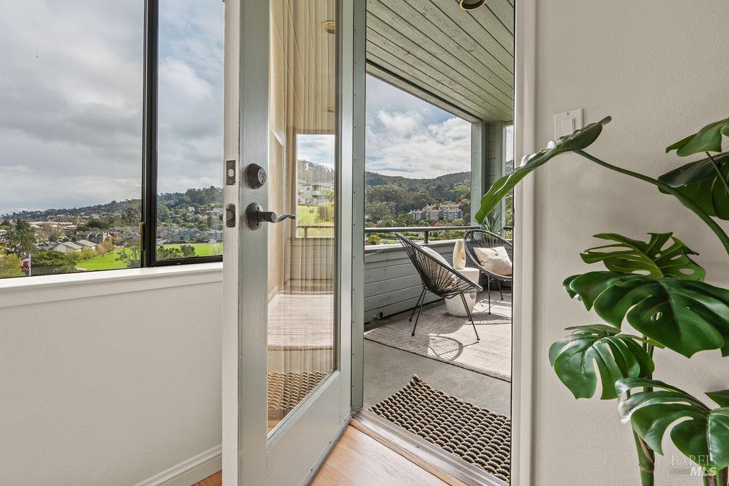 Detail Gallery Image 38 of 48 For 91 Stanford Way, Sausalito,  CA 94965 - 2 Beds | 2/1 Baths