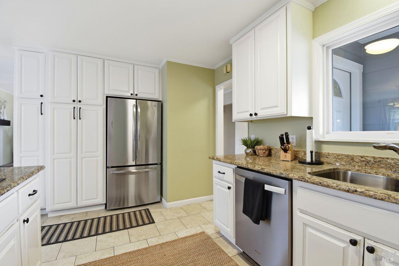 Detail Gallery Image 11 of 37 For 2323 Olympia Dr, Santa Rosa,  CA 95405 - 4 Beds | 2 Baths